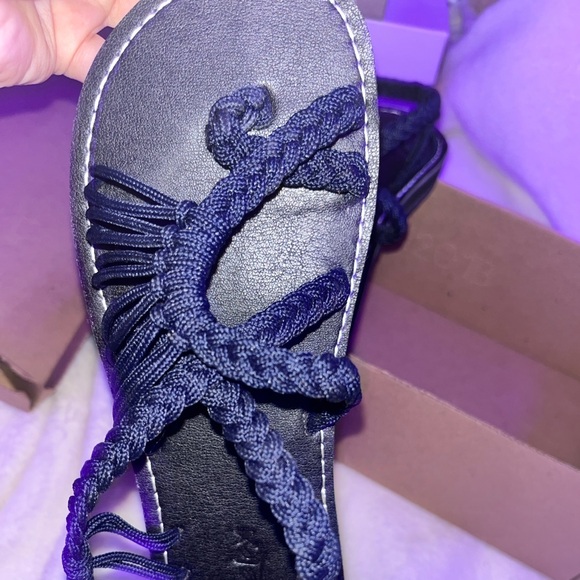Hiii💙, I’m selling new never been used before EVERELAX sandals US 7W! - Picture 3 of 5